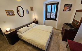 Center Room D16 In The Ancient Roman Palace