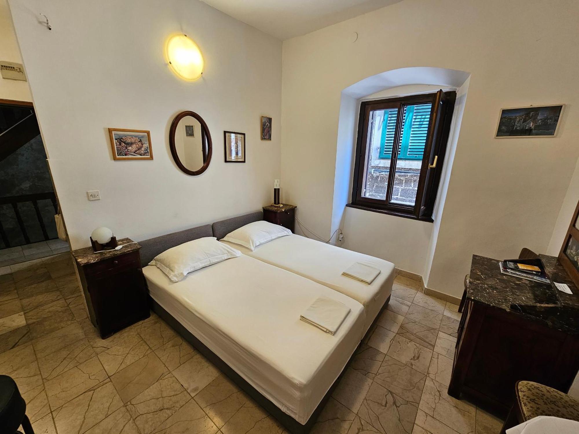 Center Room D16 In The Ancient Roman Palace Split Exterior photo