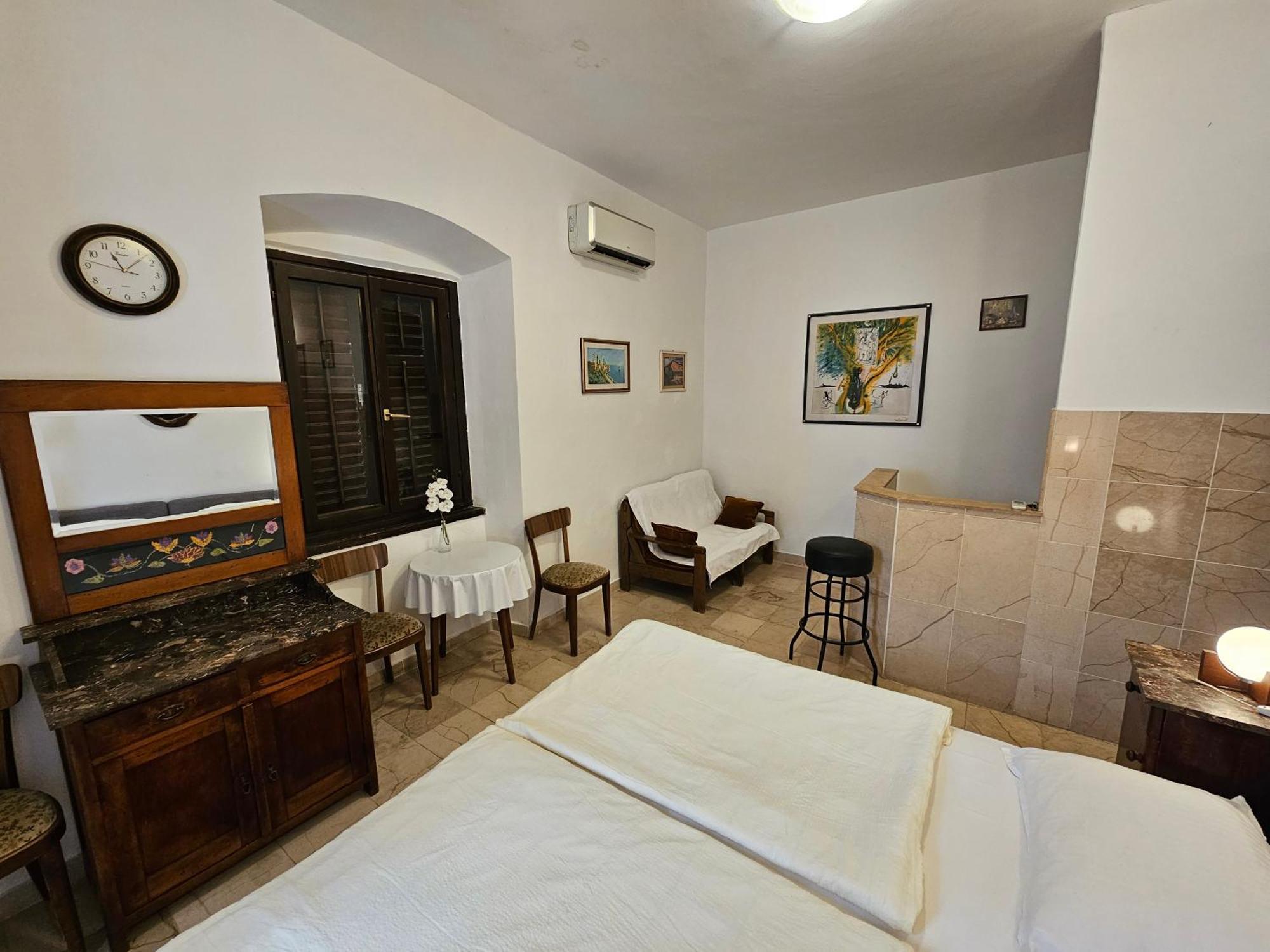 Center Room D16 In The Ancient Roman Palace Split Exterior photo