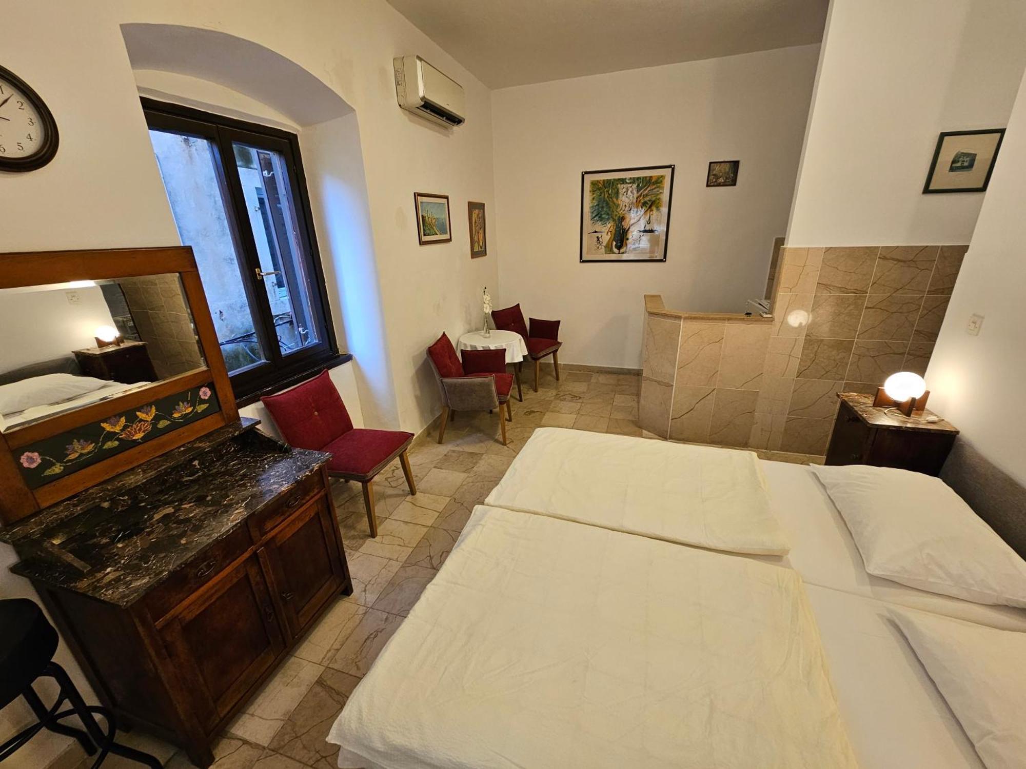 Center Room D16 In The Ancient Roman Palace Split Exterior photo