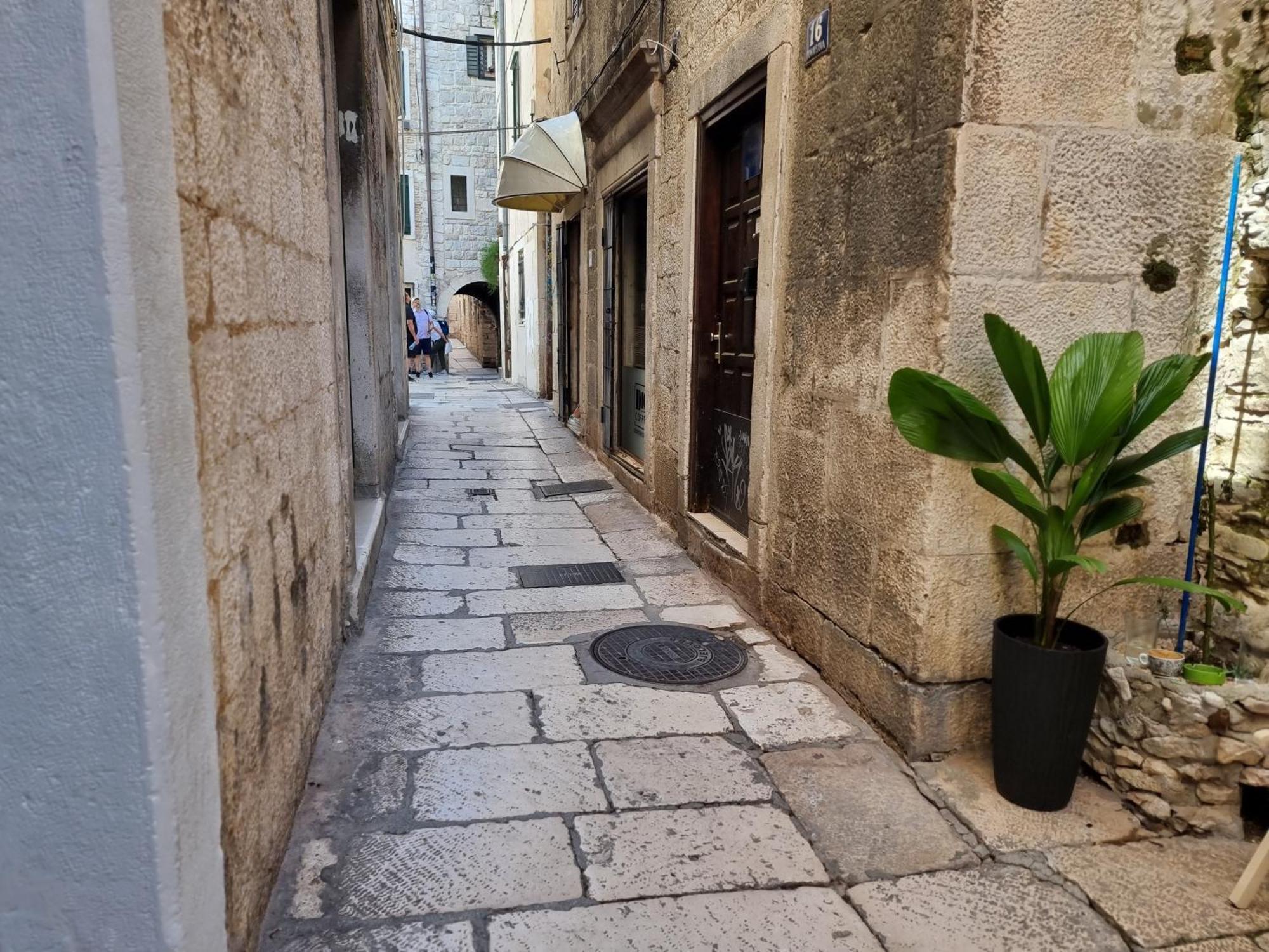 Center Room D16 In The Ancient Roman Palace Split Exterior photo