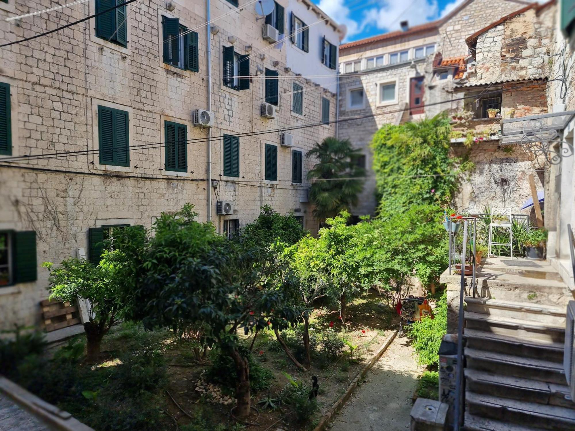 Center Room D16 In The Ancient Roman Palace Split Exterior photo